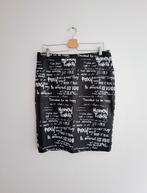 Gave lamsleren rok Nikkie met graffiti print maat 42, Zwart, Maat 42/44 (L), Ophalen of Verzenden, Zo goed als nieuw