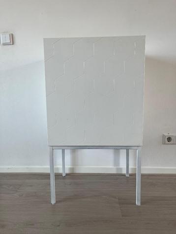 witte kast dressoir beschikbaar voor biedingen