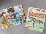 2 Dinosaurus boeken Dino World stickerboek en dinosaurussen, Ophalen of Verzenden, Zo goed als nieuw