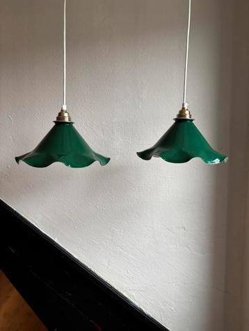 Vintage set 2 franse sierlijke groen emaille hanglampen kap beschikbaar voor biedingen