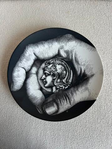 Fornasetti "Coin" Collector Plate beschikbaar voor biedingen