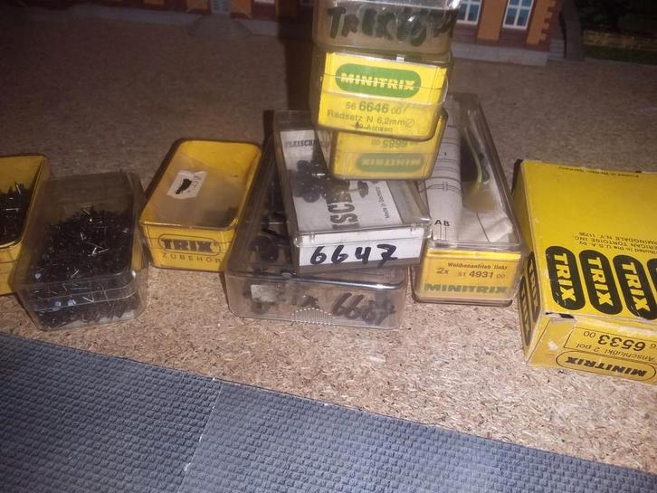 Minitrix voorraad
66537 3x doosjes railspijkers 5 euro per d, Hobby en Vrije tijd, Modeltreinen | N-Spoor, Nieuw, Rails, Gelijkstroom