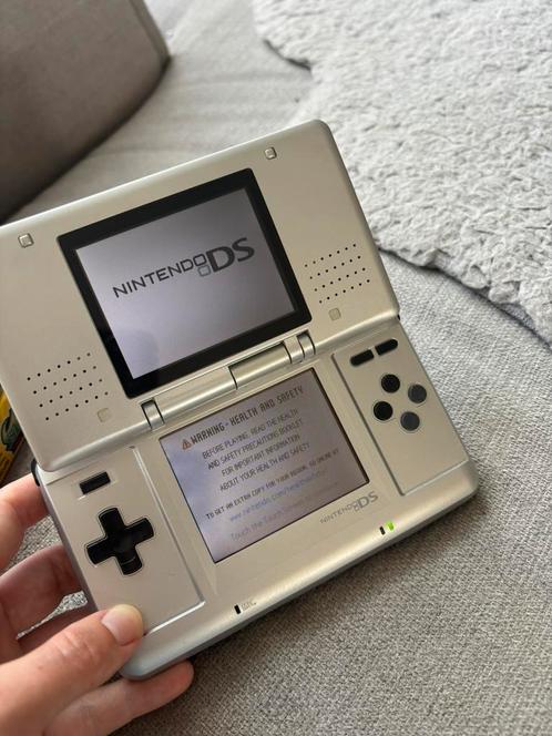 Nintendo DS met 3 spellen., Spelcomputers en Games, Spelcomputers | Nintendo DS, Zo goed als nieuw, Zilver, Ophalen of Verzenden