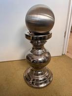 Zilveren decoratieve kandelaar met RVS bal, Overige materialen, 25 tot 50 cm, Ophalen of Verzenden, Zo goed als nieuw