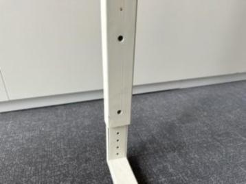 Bureau met knop en kabelgoot 160x80xH62-84 cm, 18 stuks - afbeelding 6