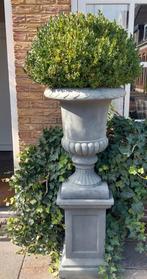 GROTE STENEN VAAS MET SOKKEL DIT WEEKEND 8 EN 9  VOOR €90,-, Tuin en Terras, Ophalen, Gebruikt