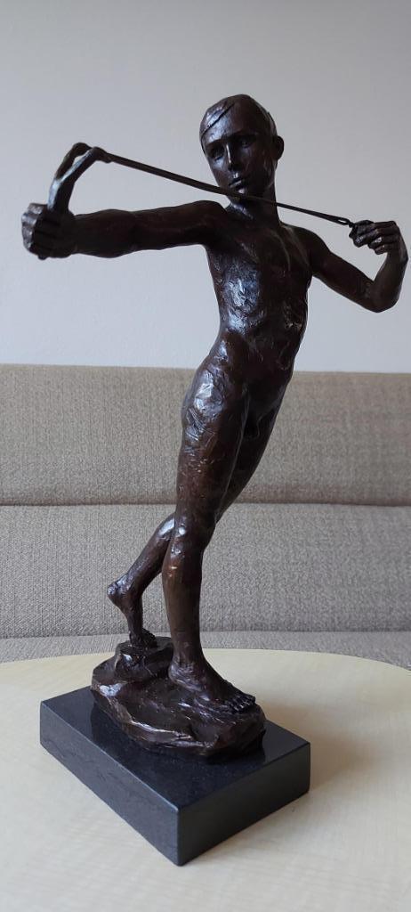 Bronzen Beeld Jongen Art Nouveau naar W Reid Dick Catapult, Antiek en Kunst, Kunst | Beelden en Houtsnijwerken, Ophalen of Verzenden