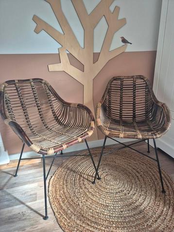 Prachtige rotan stoelen beschikbaar voor biedingen