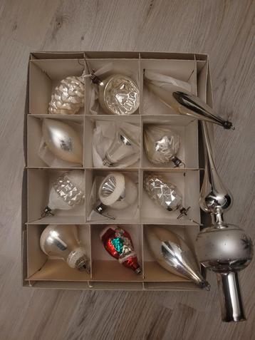 Setje ouderwetse kerstballen met piek  beschikbaar voor biedingen