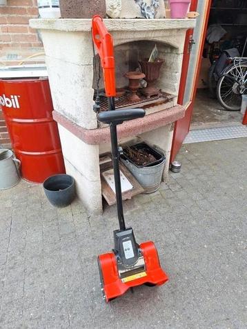 Sneeuwschuiver van Waves beschikbaar voor biedingen