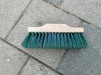 Een bezem met staaldraad in het midden, zonder steel., Tuin en Terras, Hand-tuingereedschap, Ophalen of Verzenden, Zo goed als nieuw