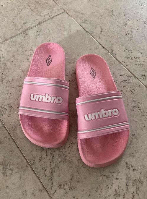 Umbro roze slippers badslippers, maat 38, Kleding | Dames, Badmode en Zwemkleding, Zo goed als nieuw, Overige typen, Roze, Ophalen of Verzenden