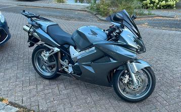 Honda VFR800 ABS grijs met orginele koffers beschikbaar voor biedingen