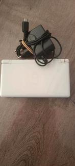 Een witte Nintendo ds met spellen kaart en lader, 1 speler, Ophalen of Verzenden, Gebruikt, Vanaf 3 jaar