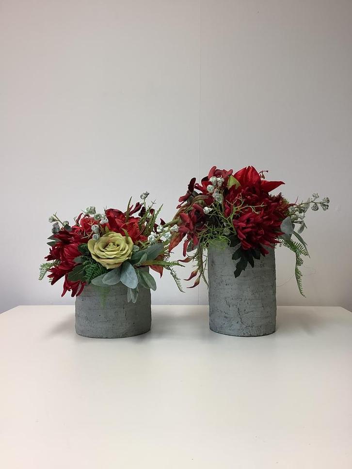 SET van 2 mooie rood/creme stukken in zware stenen pot, Huis en Inrichting, Woonaccessoires | Kunstplanten en Kunstbloemen, Zo goed als nieuw