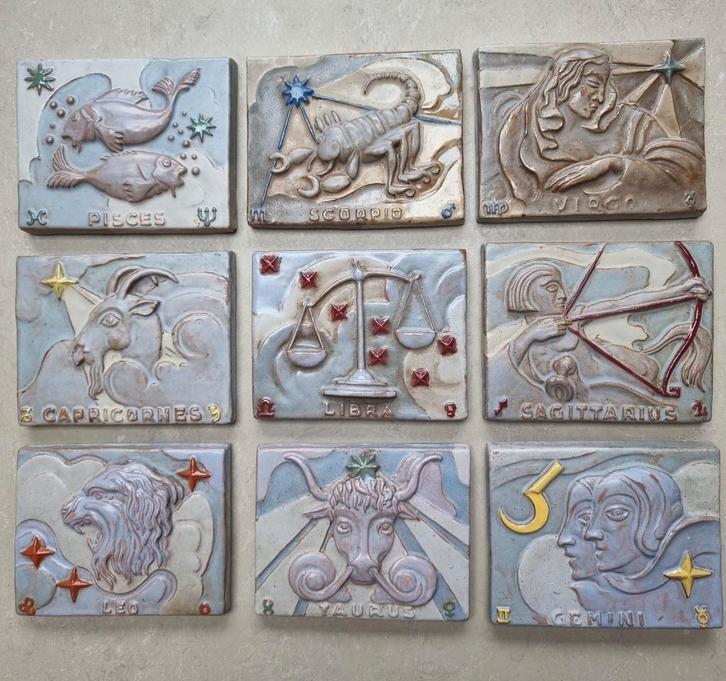 Set van 9 Zodiac tegels Adriaan vd Plas Russell-Tiglia, Antiek en Kunst, Antiek | Keramiek en Aardewerk, Ophalen of Verzenden