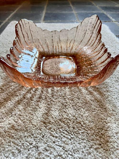 Vierkante schaal in roze persglas rosaline vintage retro, Antiek en Kunst, Antiek | Schalen, Verzenden