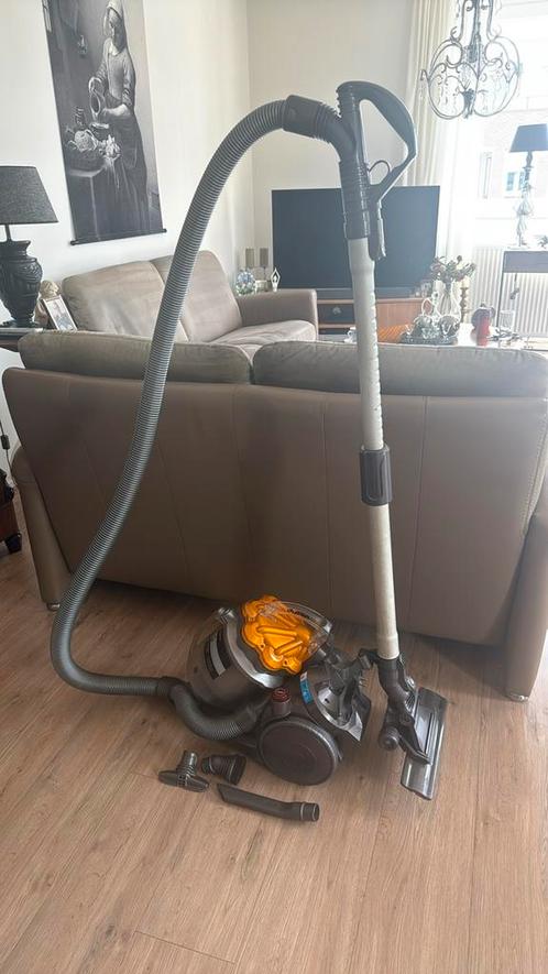 Dyson DC19 stofzuiger in goed staat, Witgoed en Apparatuur, Stofzuigers, Gebruikt, Stofzuiger, 1200 tot 1600 watt, Reservoir, Ophalen