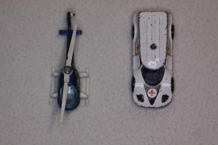 vintage Corgi juniors helicopter and ambulance, Antiek en Kunst, Antiek | Speelgoed, Ophalen of Verzenden