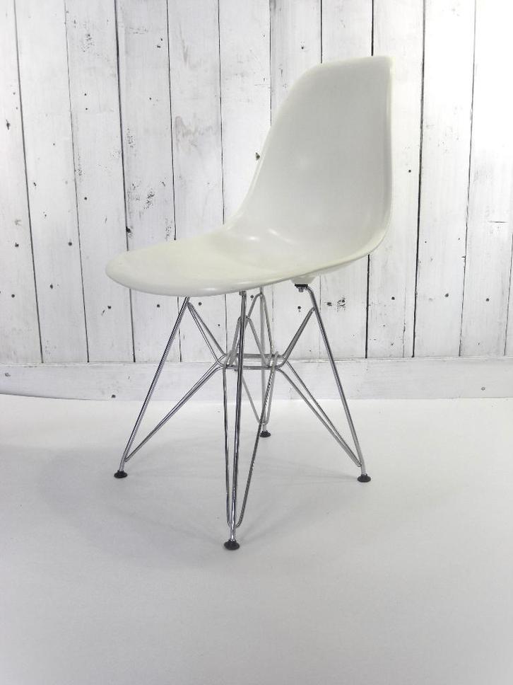 DSR stoel met verchroomd Eiffeltoren-onderstel, Huis en Inrichting, Stoelen, Gebruikt, Twee, Kunststof, Metaal, Overige materialen