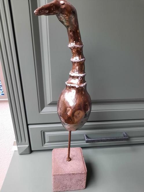 KERAMIEK VOGEL op STANDAARD, Antiek en Kunst, Antiek | Keramiek en Aardewerk, Ophalen of Verzenden