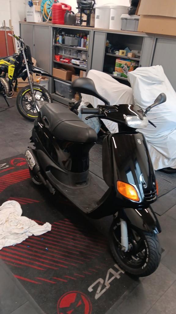 Zip type 3 50cc, Fietsen en Brommers, Snorfietsen en Snorscooters, Zo goed als nieuw, Piaggio, Ophalen