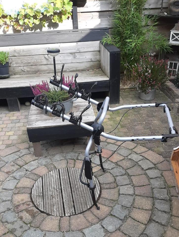 Thule fietsendragen voor op achterklep en 2 frame adapters, Auto diversen, Fietsendragers, Gebruikt, Achterklepdrager, 3 fietsen of meer