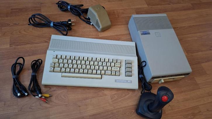 Commodore 64 - compleet met diskdrive en joystick - werkend, Computers en Software, Vintage Computers, Ophalen of Verzenden