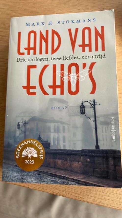 Mark H. Stokmans - Land van echo's, Boeken, Literatuur, Zo goed als nieuw, Ophalen of Verzenden