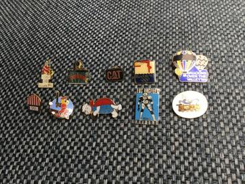Diverse Speldjes en Pins beschikbaar voor biedingen