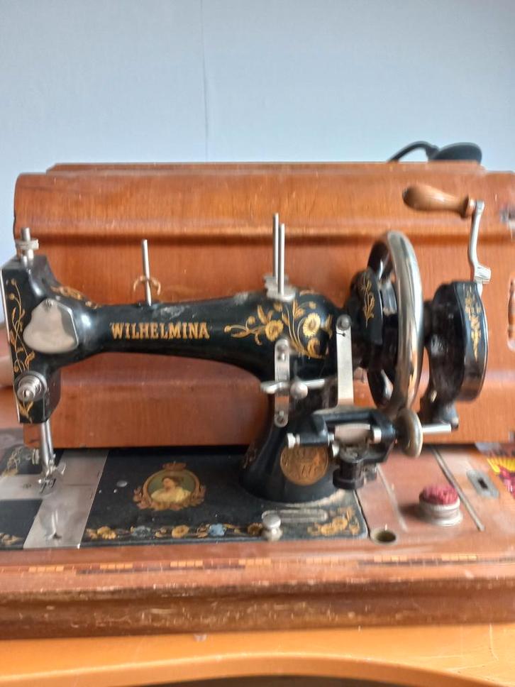 Antieke Wilhelmina Naaimachine, Antiek en Kunst, Antiek | Naaimachines, Ophalen of Verzenden