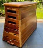 Janssen.Fritsen vintage turnkast, Sport en Fitness, Turnen, Ophalen, Gebruikt, Bruin, Materiaal