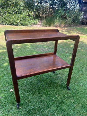 Antieke houten bijzettafel / serveerwagen op wieltjes beschikbaar voor biedingen