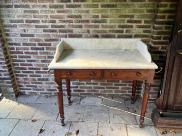 Kaptafel beschikbaar voor biedingen