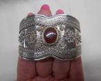 Zilveren antieke klemarmband met rode steen nr.466, Verzenden, Zilver, Armband