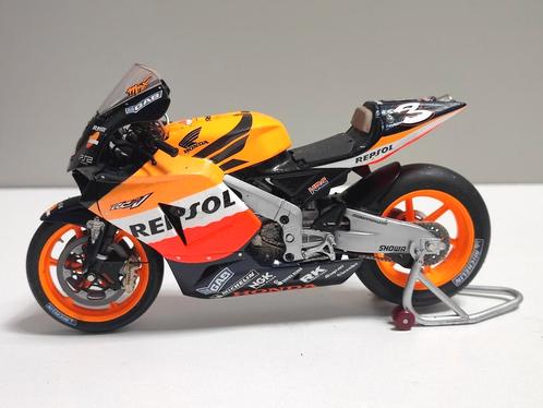 Minichamps: Honda RC211V - Max Biaggi - Repsol Honda MotoGP, Hobby en Vrije tijd, Modelauto's | 1:5 tot 1:12, Gebruikt, Motor