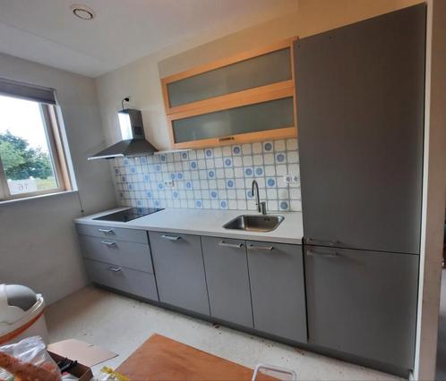 Moderne grijze keuken inclusief apparatuur!, Huis en Inrichting, Keuken | Complete keukens, Gebruikt, Enkelwandige keuken, Grijs