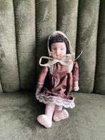 Oude porseleinen pop met stoffen lijf, Ophalen of Verzenden, Gebruikt, Pop