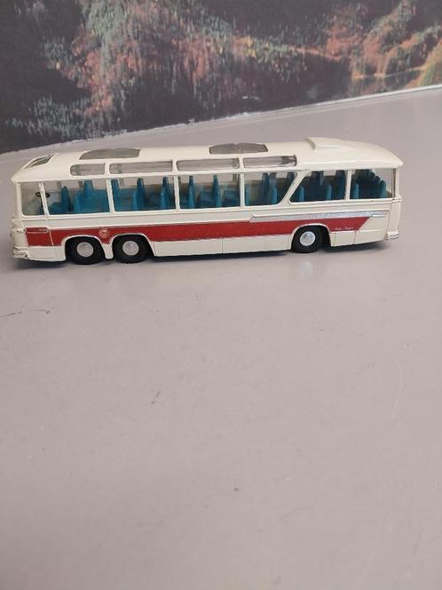 Te koop Autobus Vega Major Lux. 3-as 1/50 metaal Dinky Toys, Hobby en Vrije tijd, Modelauto's | 1:50, Zo goed als nieuw, Bus of Vrachtwagen
