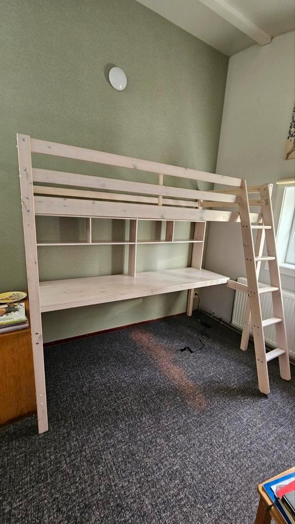 Hoogslaper met bureau en opbergruimte, Huis en Inrichting, Slaapkamer | Stapelbedden en Hoogslapers, Zo goed als nieuw, Hoogslaper