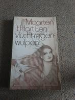 boek Een vlucht regenwulpen - Maarten 't Hart, Ophalen of Verzenden, Gelezen, Nederland