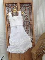 Mooi Jurkje met fraai hangertje..Poppenhuis 1:12.(Nr F108)*, Ophalen of Verzenden, Nieuw, Poppenhuis