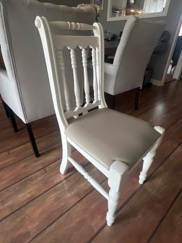 4 Leuke Keukenstoelen - Opknapper! beschikbaar voor biedingen