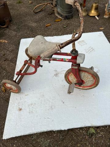 Antiek fietsje beschikbaar voor biedingen