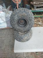 Twee quad / noppen / profiel banden op velg van zitmaaier, Ophalen, Zo goed als nieuw