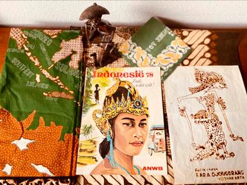 Vintage souvenirs uit indonesie beschikbaar voor biedingen
