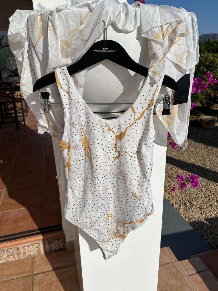 Capitek badpak met pareo wit / goud 3 delen 36 / 38 prachtig, Kleding | Dames, Badmode en Zwemkleding, Zo goed als nieuw, Badpak