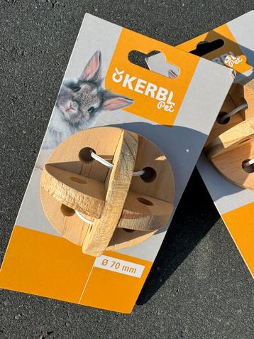 Spel en snackbal konijn beschikbaar voor biedingen