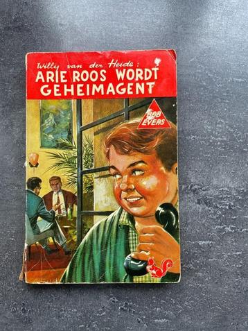 Bob Evers; Arie Roos wordt geheim agent van Willy van der He beschikbaar voor biedingen