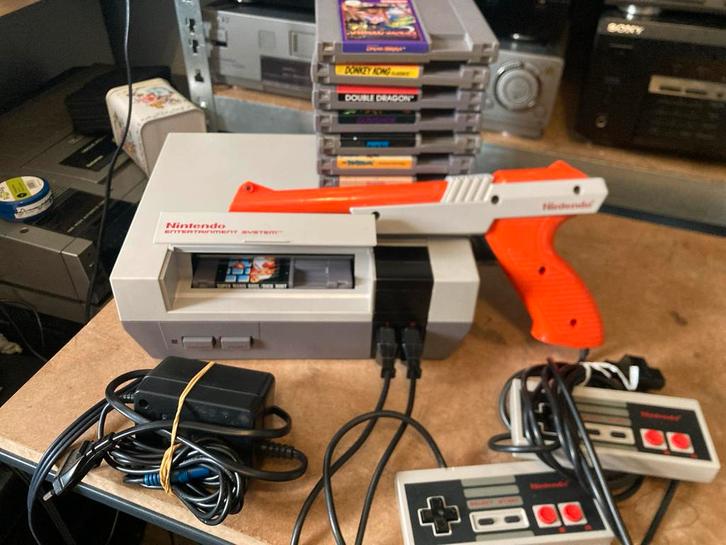 Nintendo Entertainment System (NES) Compleet!, Spelcomputers en Games, Spelcomputers | Nintendo NES, Gebruikt, Met 2 controllers
